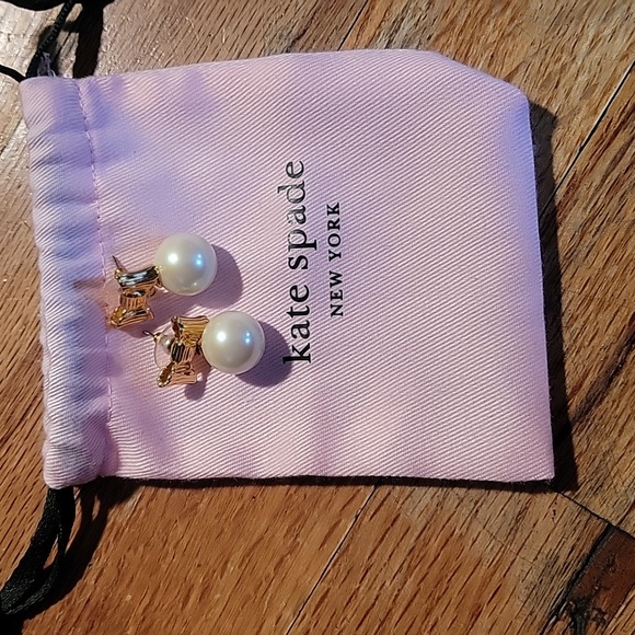 Kate Spade Cream Gold ALL WRAPPED UP IN PEARLS Bow Faux Pearl Earrings - Picture 5 of 5